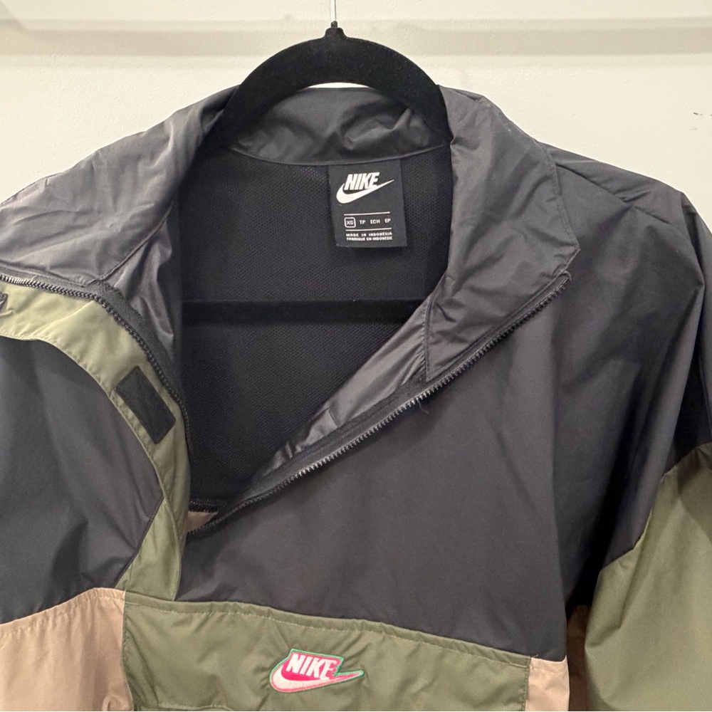 Nike Colorblock Utility Jacket in Olive, Black & Cream - Picture 3 of 7